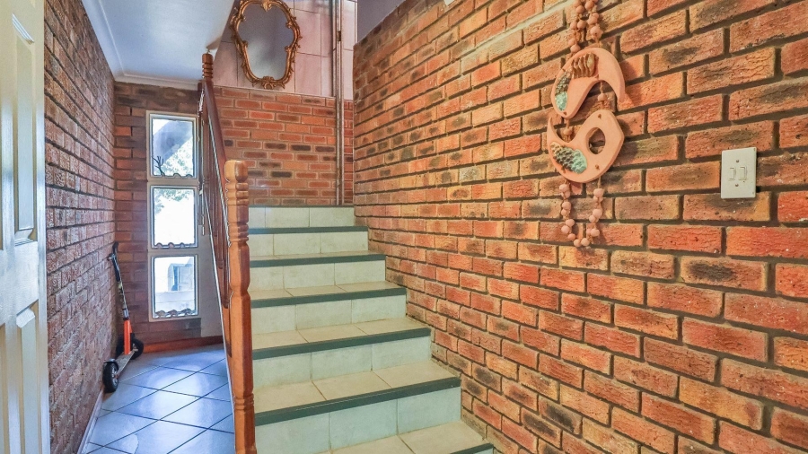 6 Bedroom Property for Sale in De Kelders Western Cape